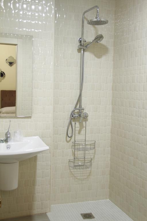 ホテル Hostal Flor De Lis- Lojo コニル・デ・ラ・フロンテラ エクステリア 写真